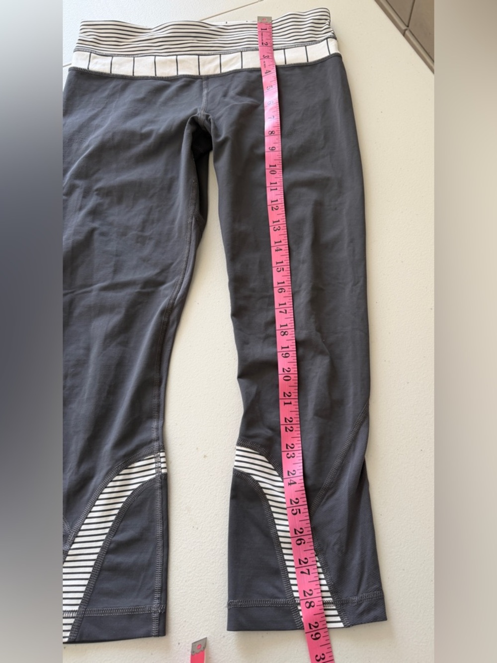 Lululemon Run: Inspire Crop II size 6 - Picture 11 of 12